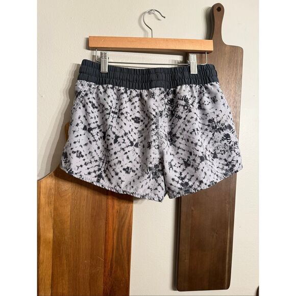Vuori Grey Shibori Clementine Printed Athletic Lined Running Shorts Size Small - Picture 2 of 4